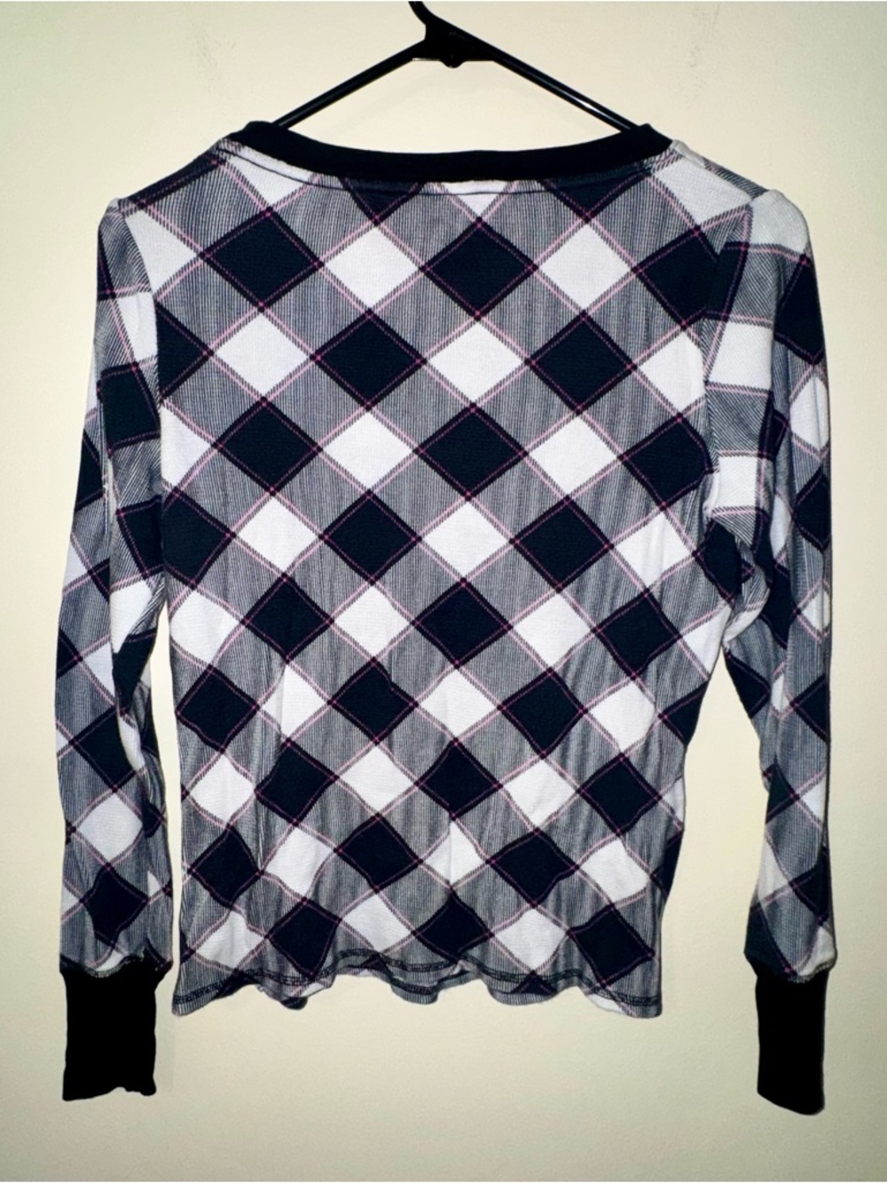 Victoria's Secret Black/White Plaid Long-Sleeve Pajama Set - Picture 5 of 16